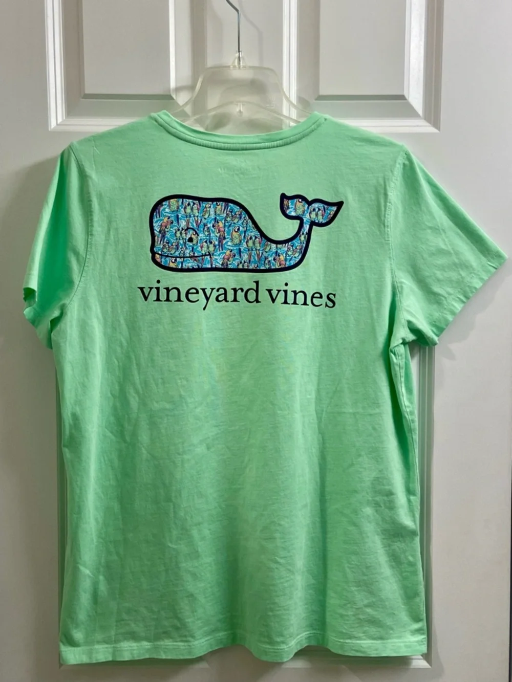 Womens Vineyard Vines Shirt L Green Whale Parrots Tropical Palm Trees Buffet Tee - Picture 4 of 9